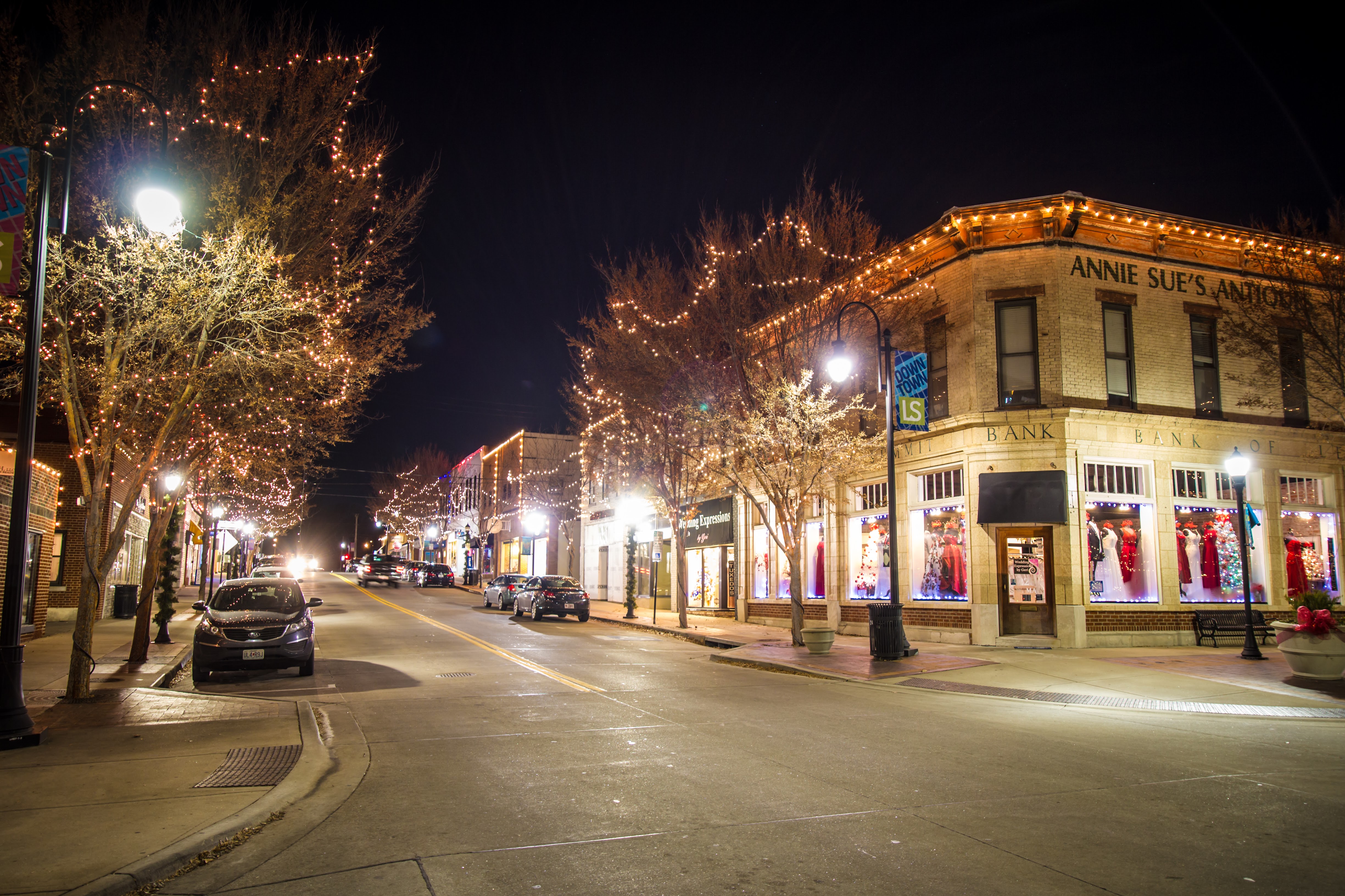 Experience the Holiday Lights in Downtown Lee’s Summit Downtown Lee's