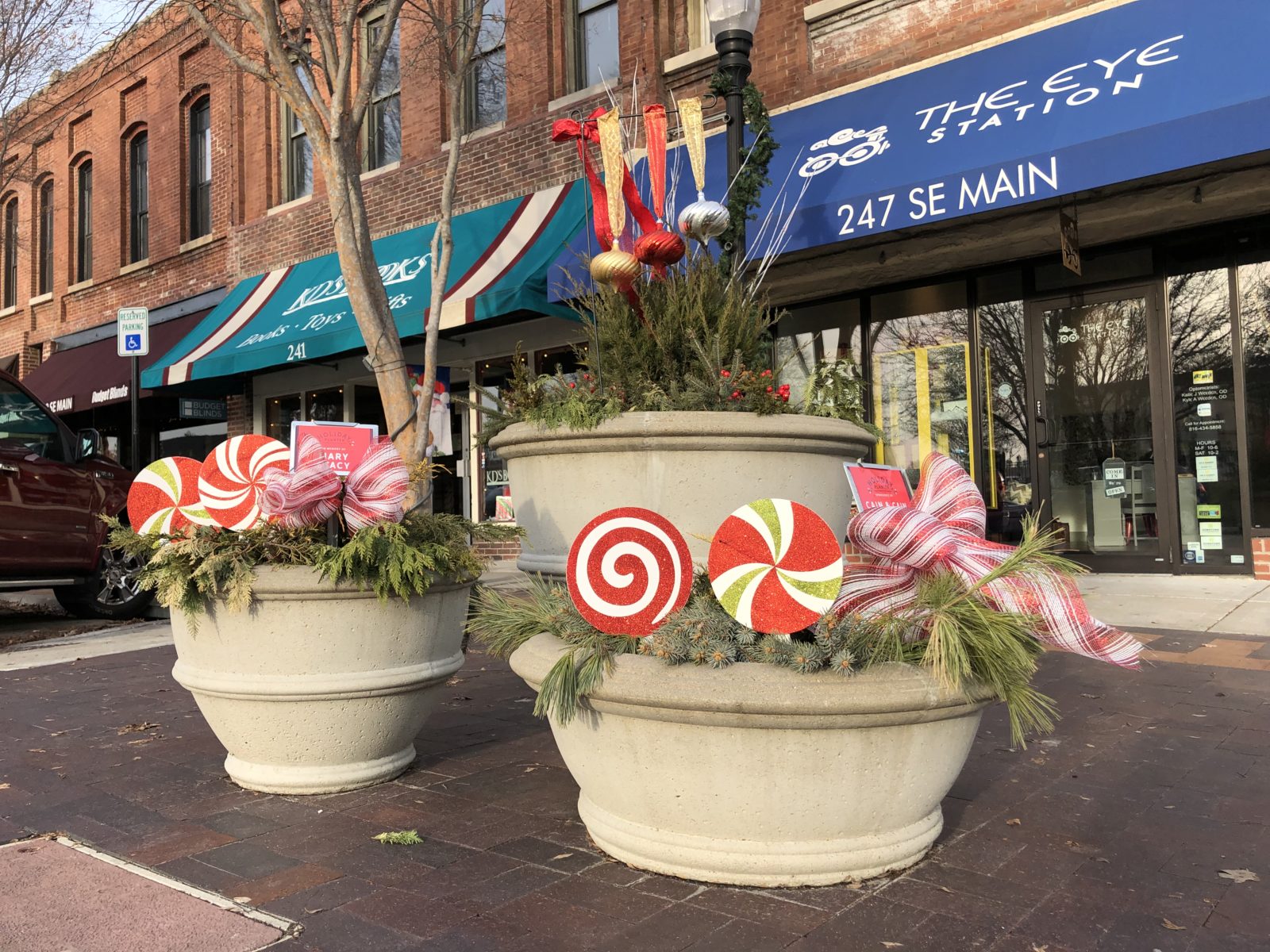 Downtown Lee's Summit Holiday Planters - Downtown Lee's Summit